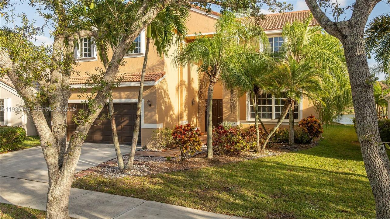 For Sale: $899,990 (5 beds, 3 baths, 2941 Square Feet)