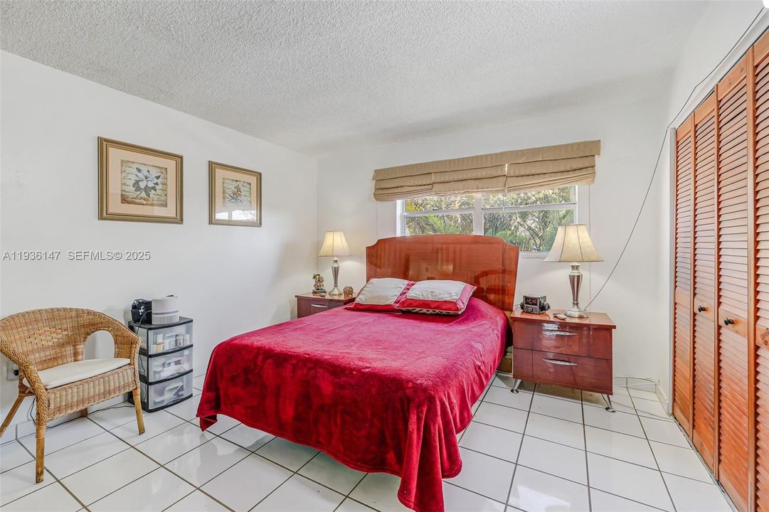 待售: $280,000 (1 贝兹, 1 浴室, 922 平方英尺)