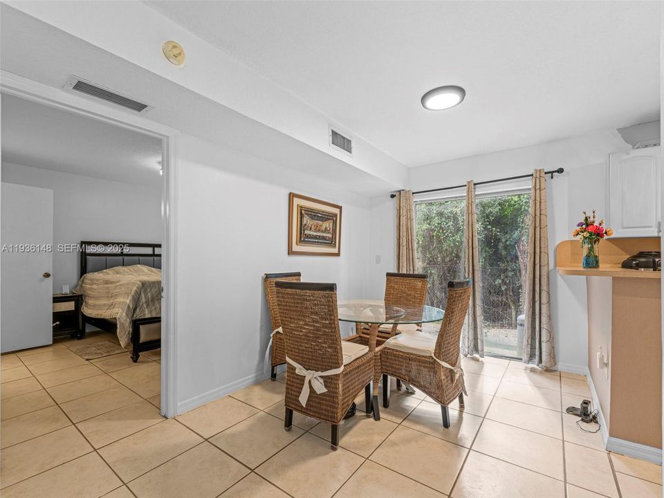 For Rent: $2,000 (3 beds, 2 baths, 1099 Square Feet)