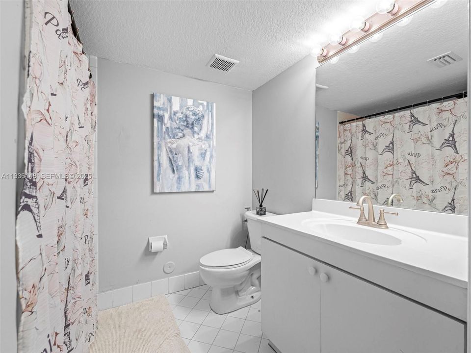 For Rent: $2,000 (3 beds, 2 baths, 1099 Square Feet)