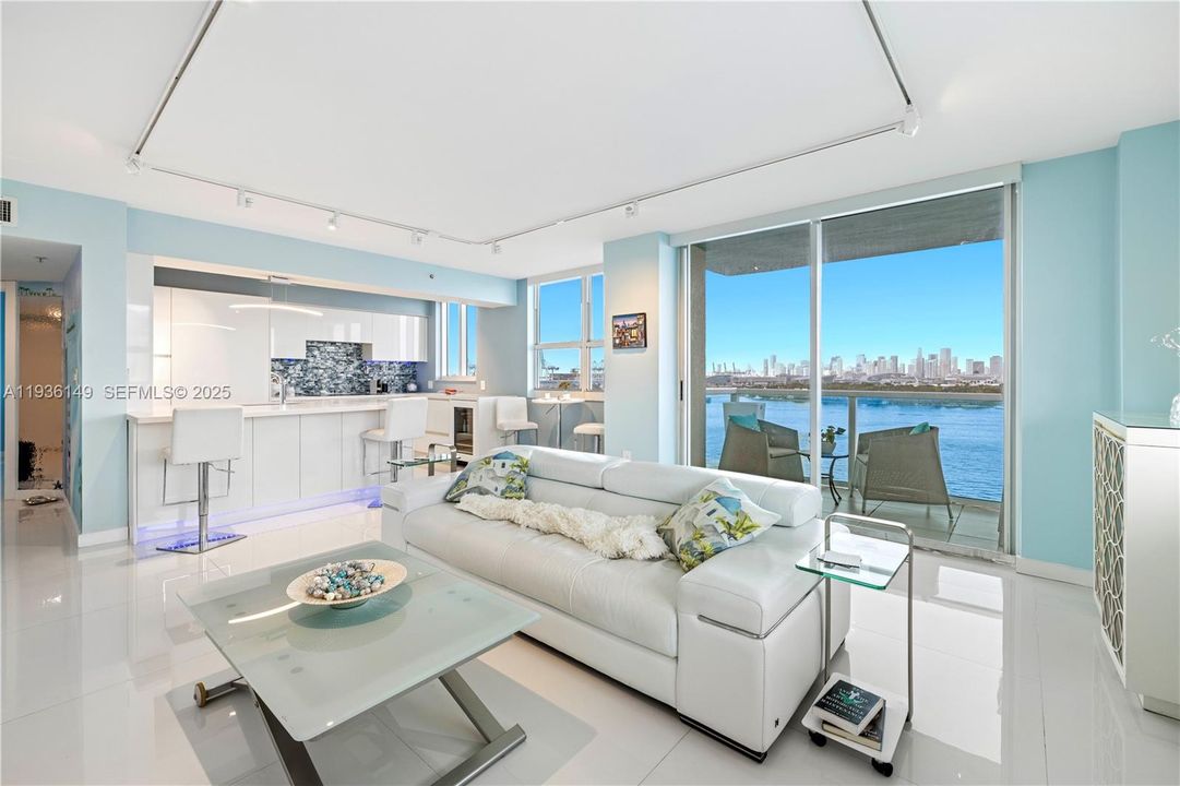 На продажу: $1,425,000 (2 спален, 2 ванн, 1147 Квадратных фут)