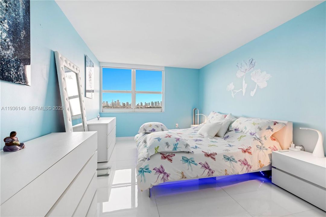 На продажу: $1,425,000 (2 спален, 2 ванн, 1147 Квадратных фут)