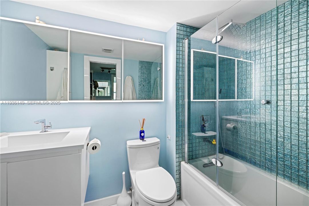 На продажу: $1,425,000 (2 спален, 2 ванн, 1147 Квадратных фут)