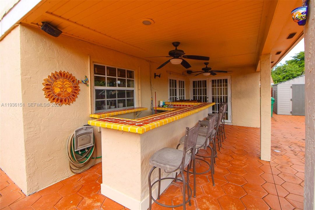 待售: $680,000 (4 贝兹, 3 浴室, 2043 平方英尺)