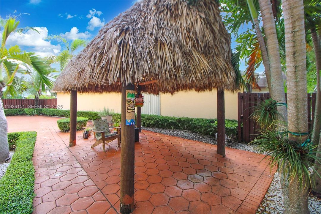 待售: $680,000 (4 贝兹, 3 浴室, 2043 平方英尺)