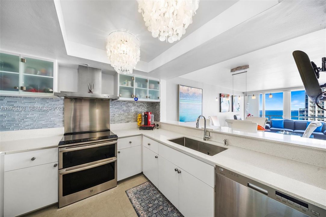 На продажу: $1,049,000 (1 спален, 1 ванн, 858 Квадратных фут)