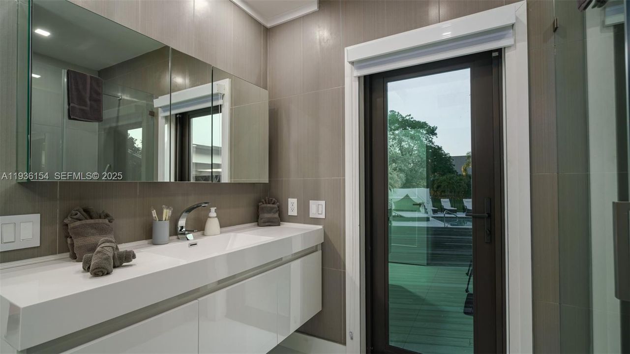 For Sale: $3,399,000 (9 beds, 6 baths, 8582 Square Feet)