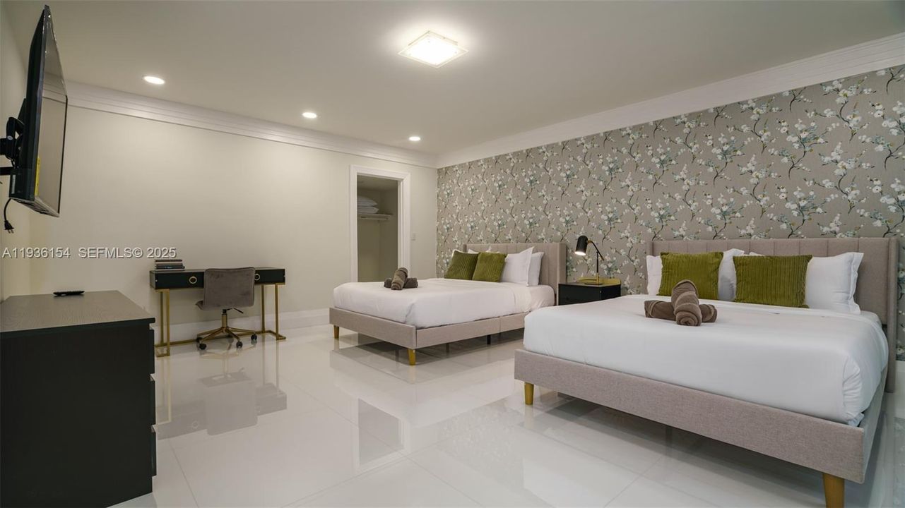 For Sale: $3,399,000 (9 beds, 6 baths, 8582 Square Feet)