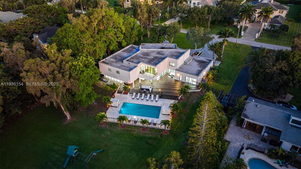 For Sale: $3,399,000 (9 beds, 6 baths, 8582 Square Feet)