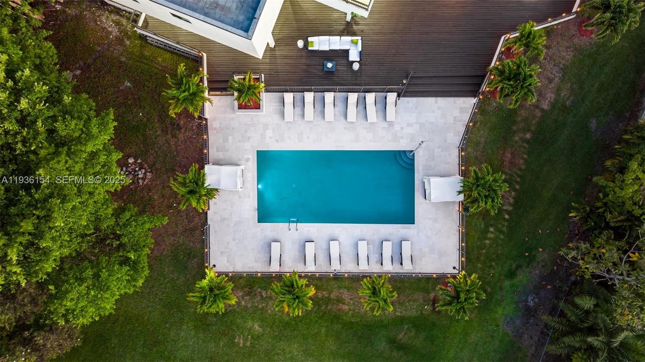 For Sale: $3,399,000 (9 beds, 6 baths, 8582 Square Feet)