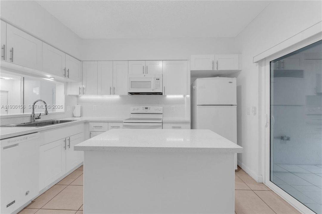 For Sale: $340,000 (2 beds, 2 baths, 1110 Square Feet)