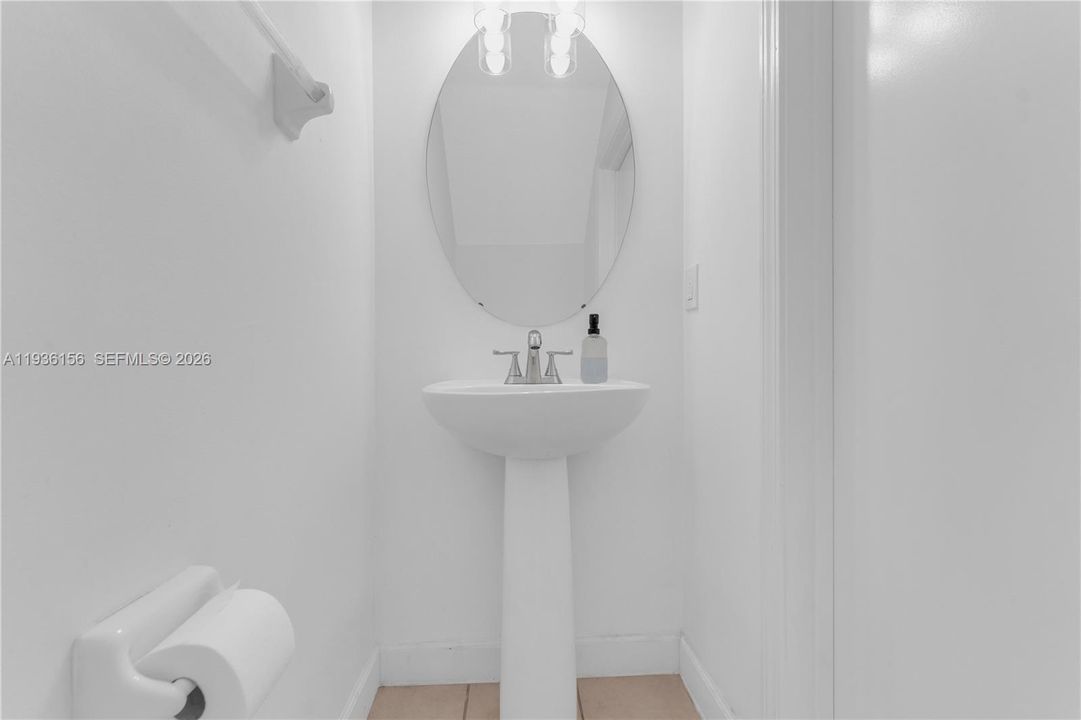 For Sale: $340,000 (2 beds, 2 baths, 1110 Square Feet)