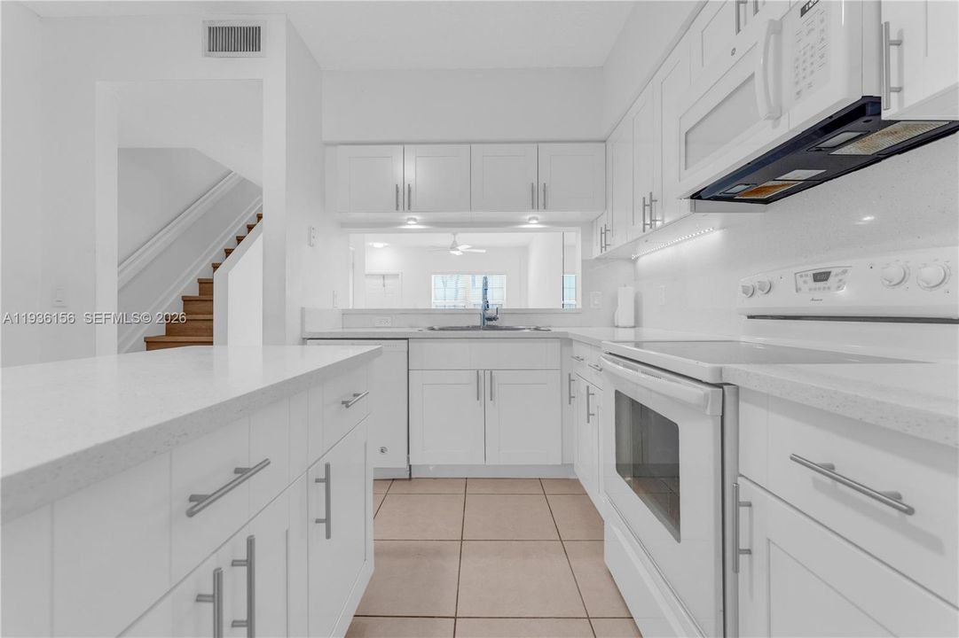 For Sale: $340,000 (2 beds, 2 baths, 1110 Square Feet)