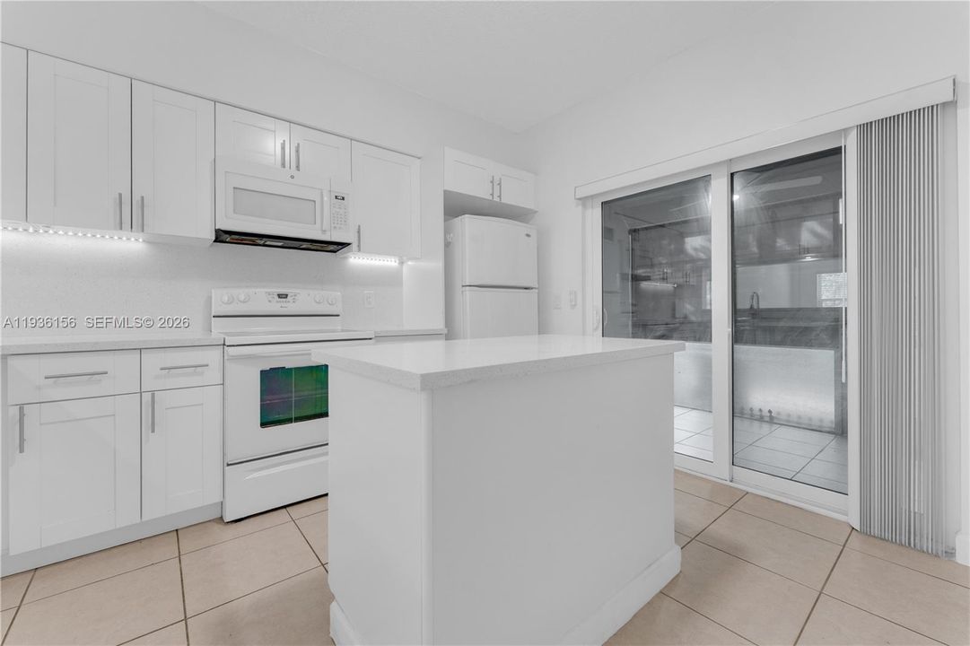 For Sale: $340,000 (2 beds, 2 baths, 1110 Square Feet)