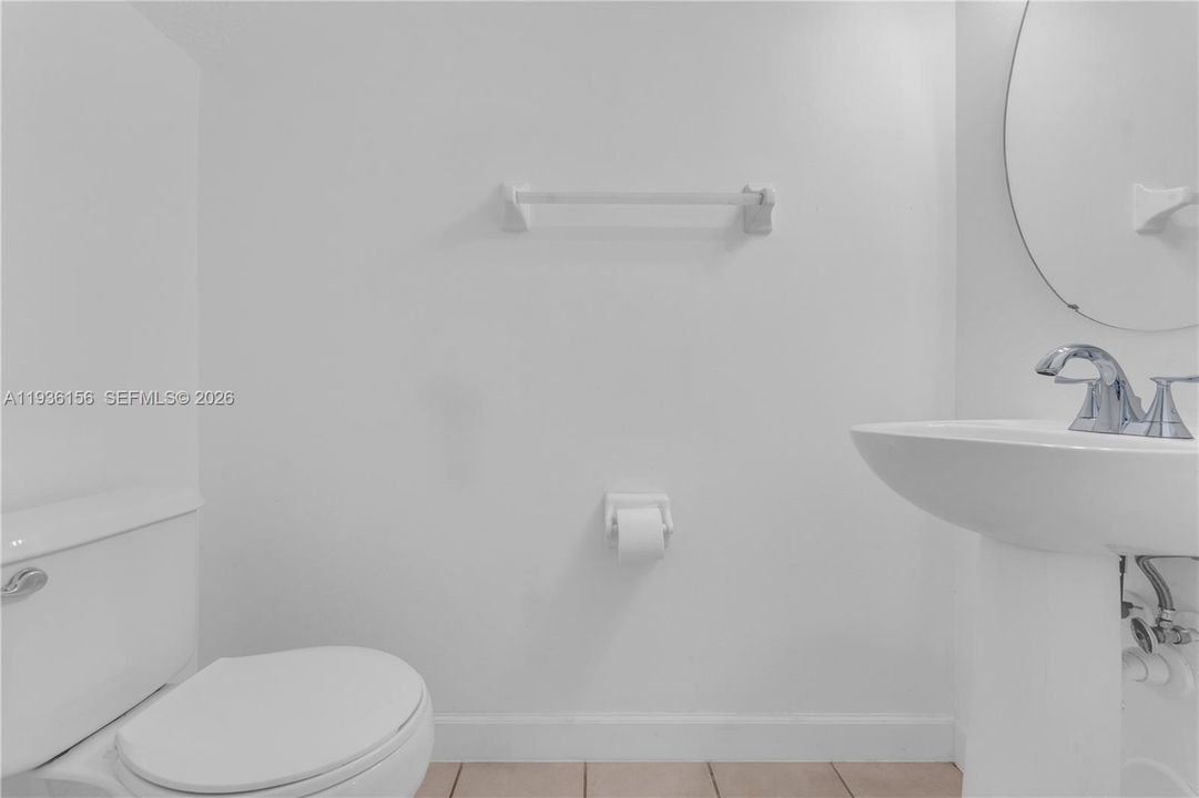 For Sale: $340,000 (2 beds, 2 baths, 1110 Square Feet)