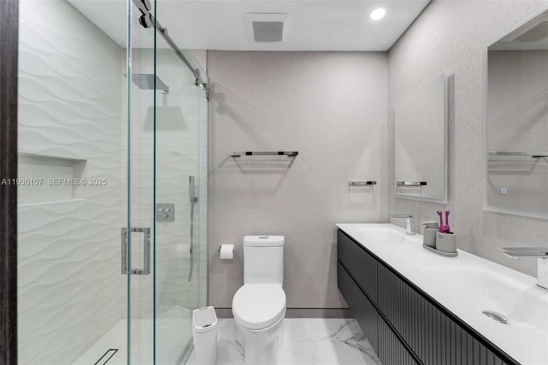 待售: $1,300,000 (4 贝兹, 3 浴室, 2004 平方英尺)