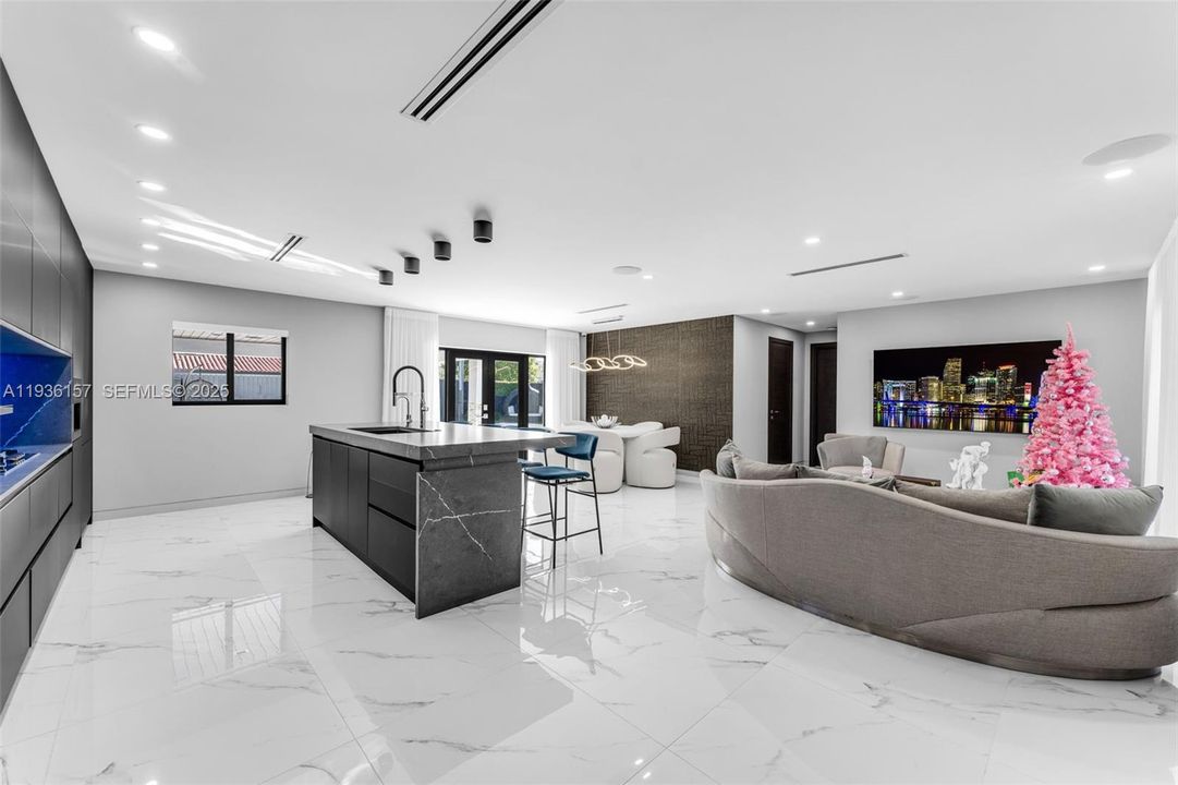 待售: $1,300,000 (4 贝兹, 3 浴室, 2004 平方英尺)