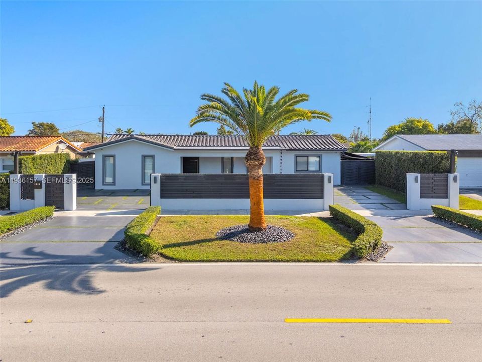 待售: $1,300,000 (4 贝兹, 3 浴室, 2004 平方英尺)