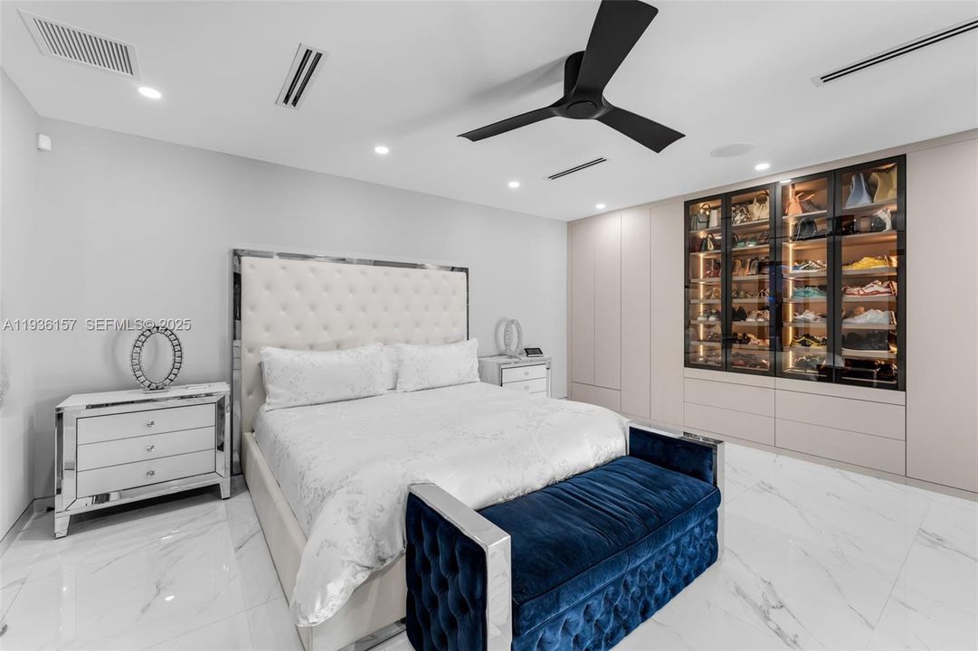 待售: $1,300,000 (4 贝兹, 3 浴室, 2004 平方英尺)