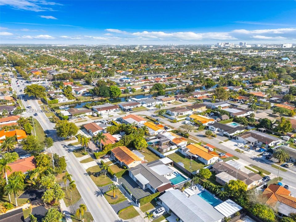 待售: $1,300,000 (4 贝兹, 3 浴室, 2004 平方英尺)