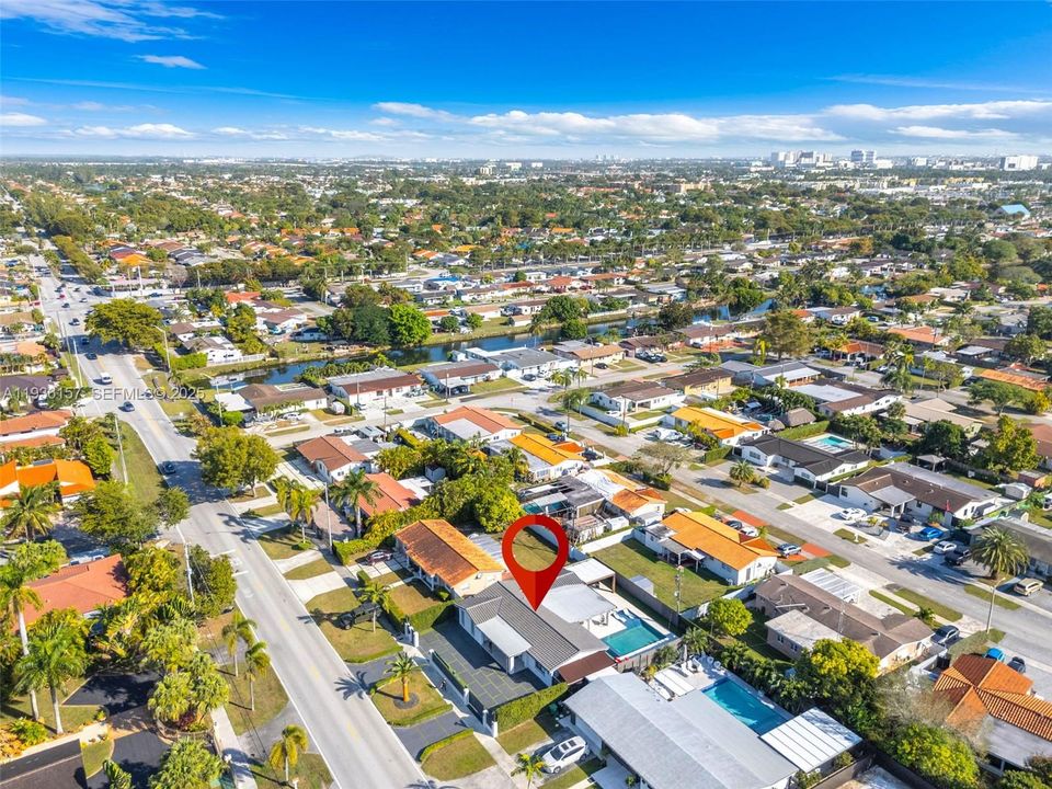 待售: $1,300,000 (4 贝兹, 3 浴室, 2004 平方英尺)