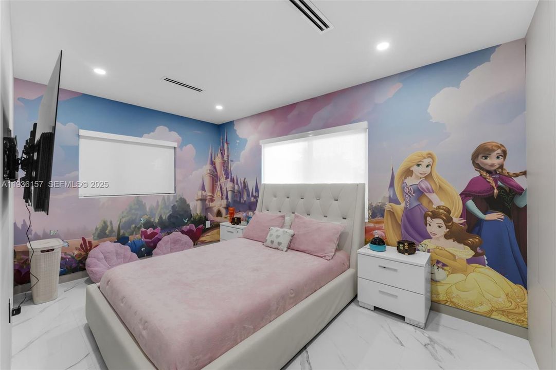 待售: $1,300,000 (4 贝兹, 3 浴室, 2004 平方英尺)