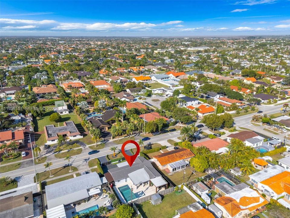 待售: $1,300,000 (4 贝兹, 3 浴室, 2004 平方英尺)