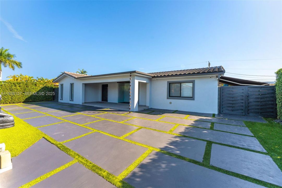 待售: $1,300,000 (4 贝兹, 3 浴室, 2004 平方英尺)