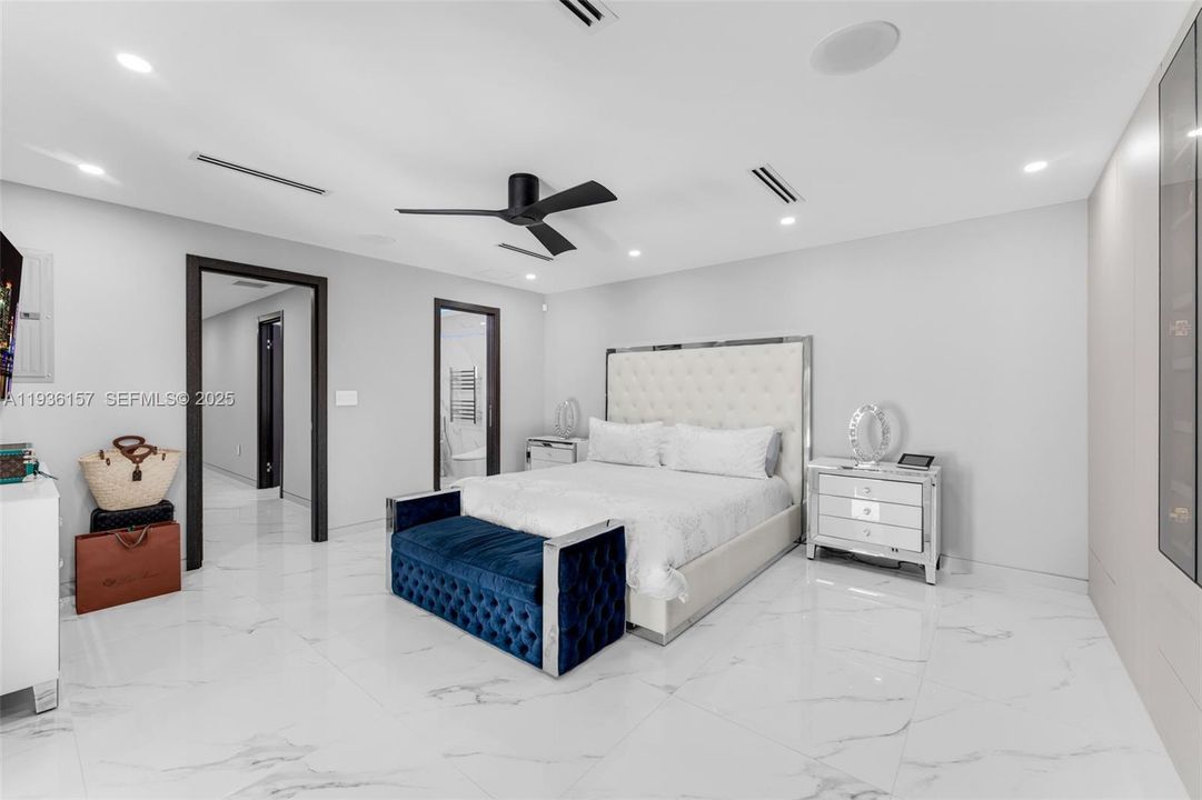 待售: $1,300,000 (4 贝兹, 3 浴室, 2004 平方英尺)