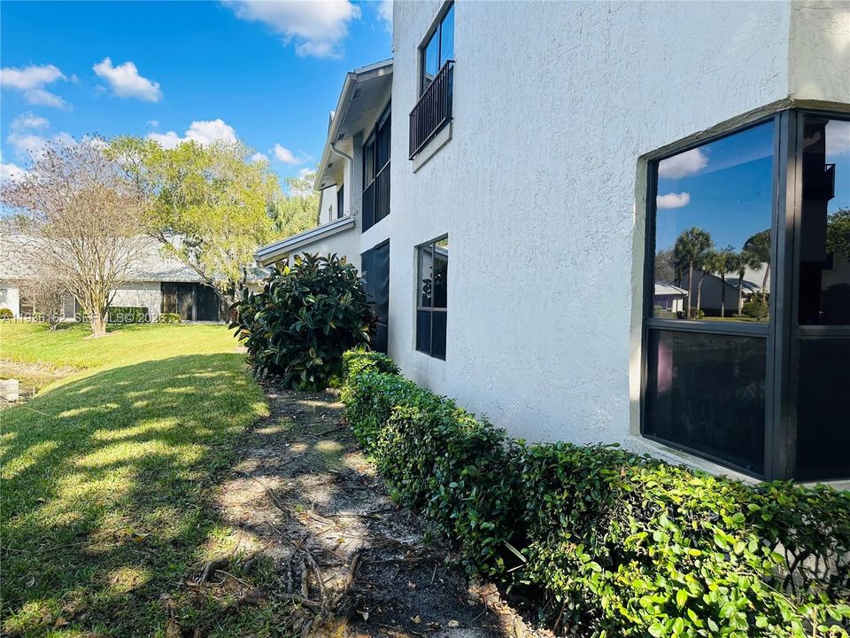 For Rent: $2,700 (3 beds, 2 baths, 1115 Square Feet)