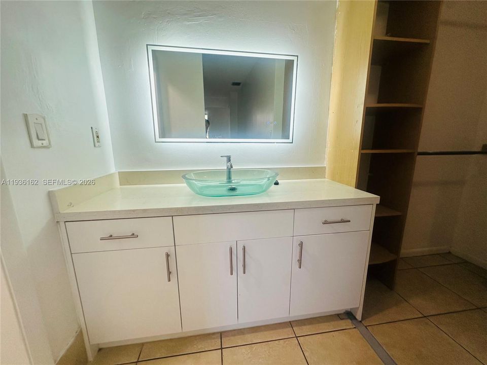 For Rent: $2,700 (3 beds, 2 baths, 1115 Square Feet)