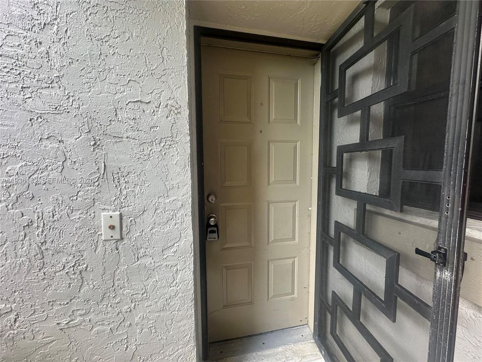 For Rent: $2,700 (3 beds, 2 baths, 1115 Square Feet)