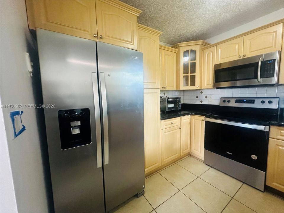 For Rent: $2,700 (3 beds, 2 baths, 1115 Square Feet)