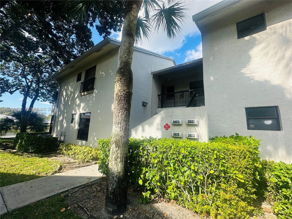 For Rent: $2,700 (3 beds, 2 baths, 1115 Square Feet)