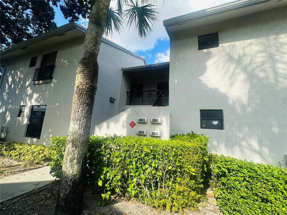 For Rent: $2,700 (3 beds, 2 baths, 1115 Square Feet)