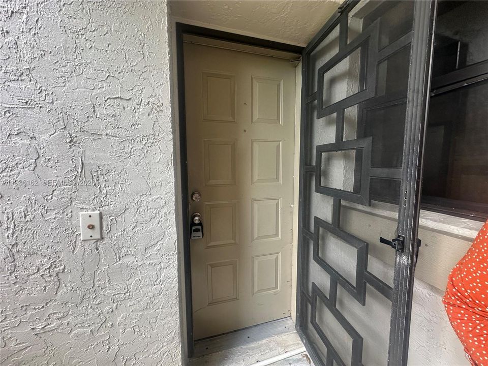 For Rent: $2,700 (3 beds, 2 baths, 1115 Square Feet)