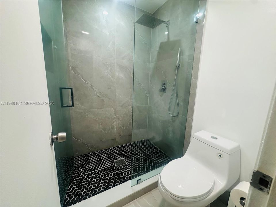 For Rent: $2,700 (3 beds, 2 baths, 1115 Square Feet)