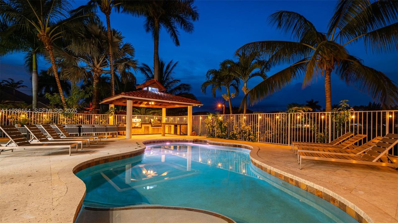 En Renta: $23,995 (9 camas, 6 baños, 8368 Pies cuadrados)