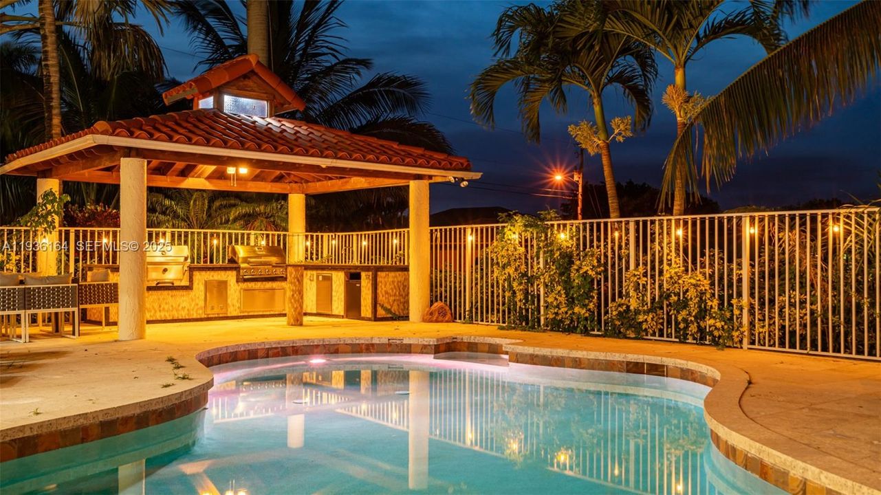 En Renta: $23,995 (9 camas, 6 baños, 8368 Pies cuadrados)