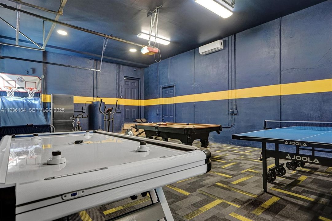 En Renta: $23,995 (9 camas, 6 baños, 8368 Pies cuadrados)