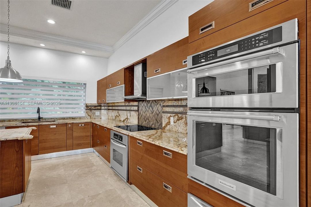 En Renta: $23,995 (9 camas, 6 baños, 8368 Pies cuadrados)