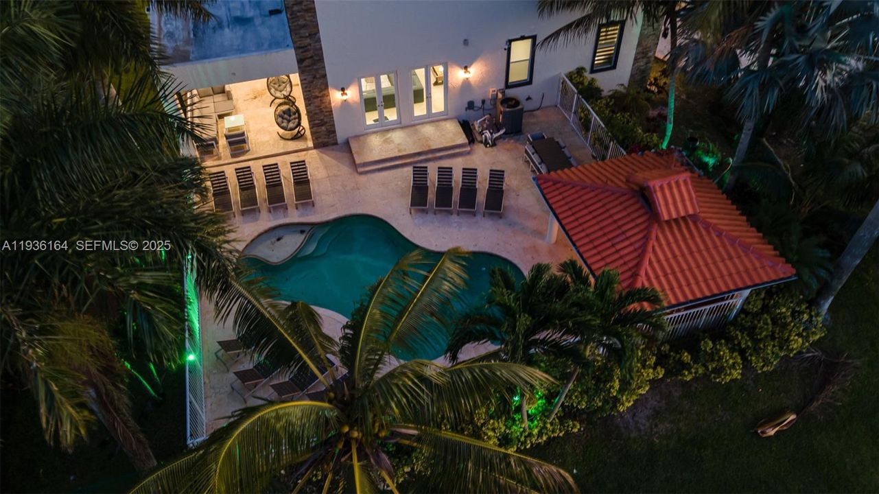 En Renta: $23,995 (9 camas, 6 baños, 8368 Pies cuadrados)