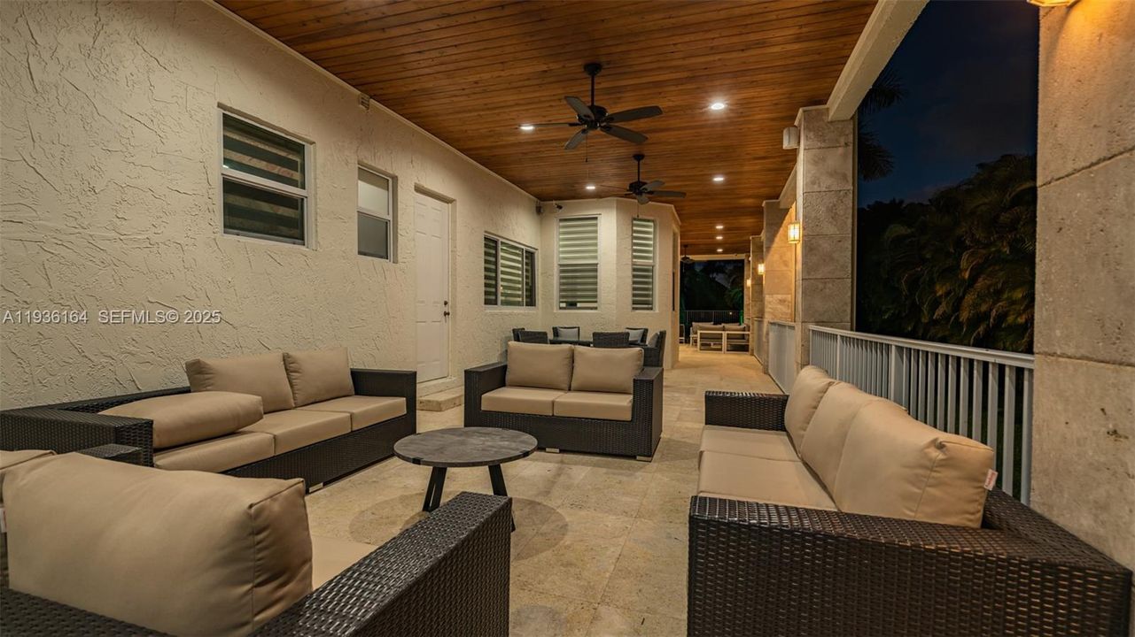 En Renta: $23,995 (9 camas, 6 baños, 8368 Pies cuadrados)