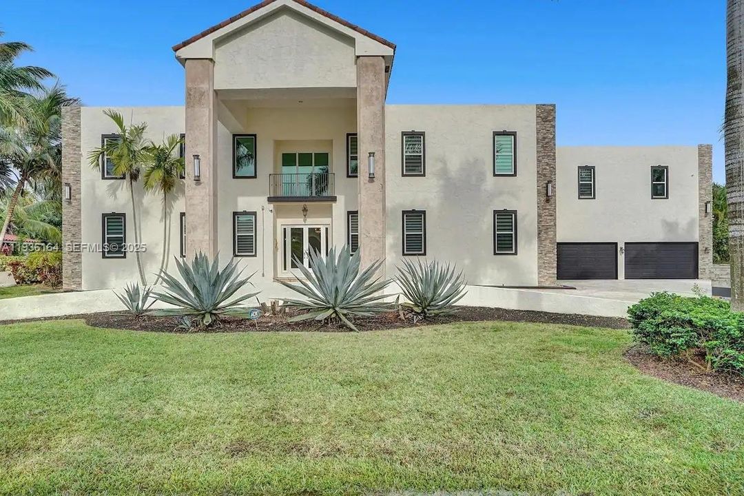 En Renta: $23,995 (9 camas, 6 baños, 8368 Pies cuadrados)