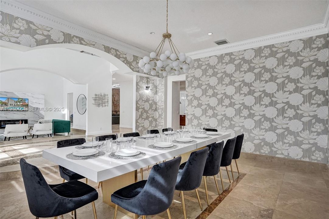 En Renta: $23,995 (9 camas, 6 baños, 8368 Pies cuadrados)