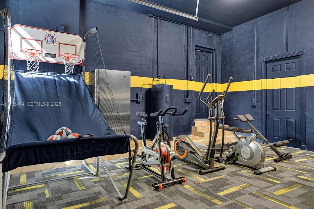 En Renta: $23,995 (9 camas, 6 baños, 8368 Pies cuadrados)