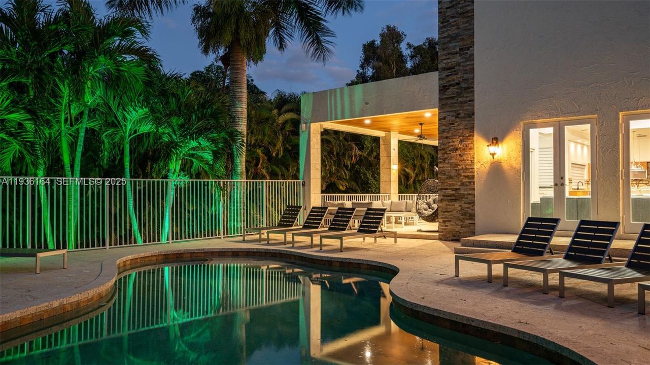 En Renta: $23,995 (9 camas, 6 baños, 8368 Pies cuadrados)