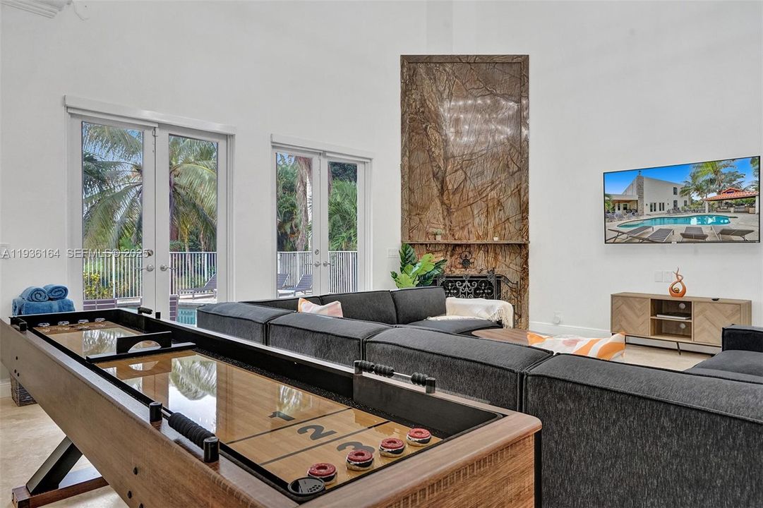 En Renta: $23,995 (9 camas, 6 baños, 8368 Pies cuadrados)