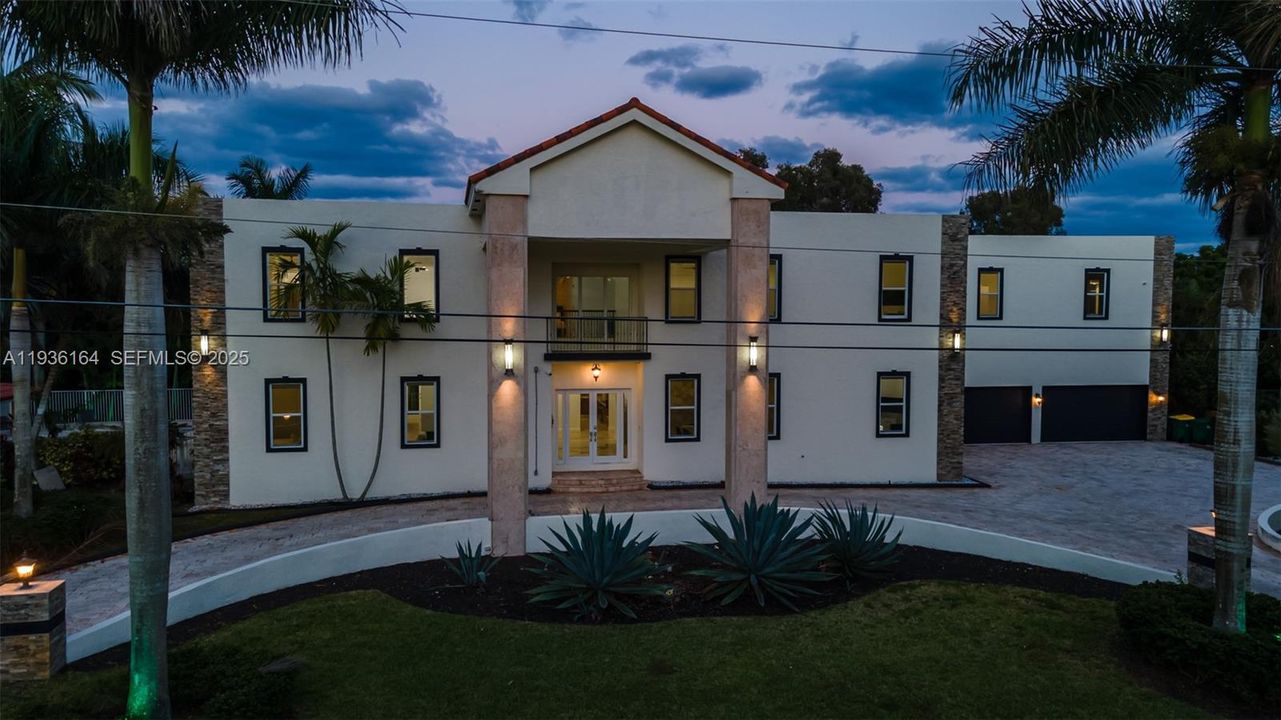 En Renta: $23,995 (9 camas, 6 baños, 8368 Pies cuadrados)