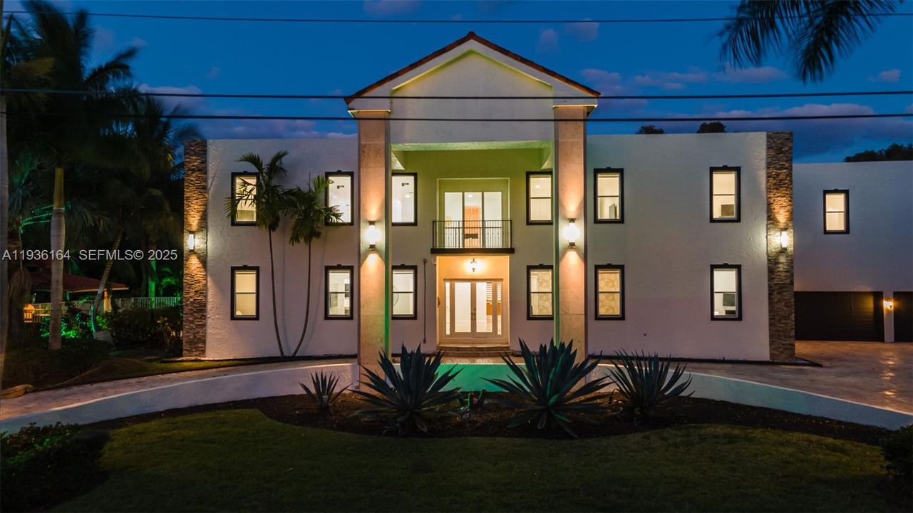 En Renta: $23,995 (9 camas, 6 baños, 8368 Pies cuadrados)